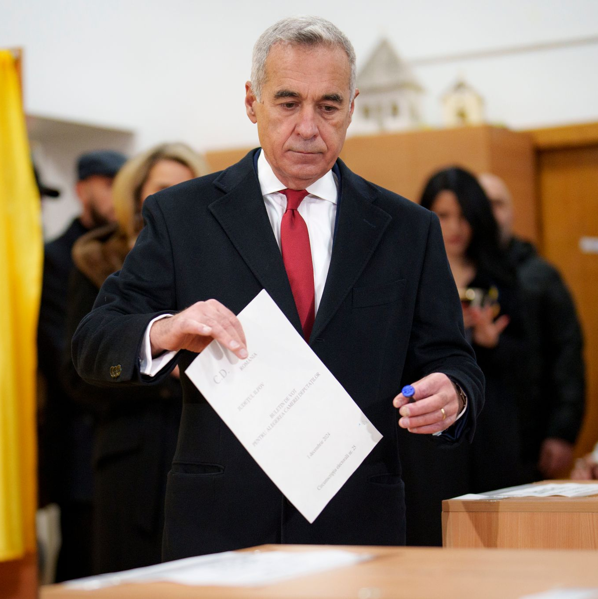 Der rechtsextreme Kremlfreund Calin Georgescu kandidiert in der Stichwahl für das Präsidentenamt. In der ersten Runde kam er auf Platz eins. (Foto aktuell) - Foto: Vadim Ghirda/AP