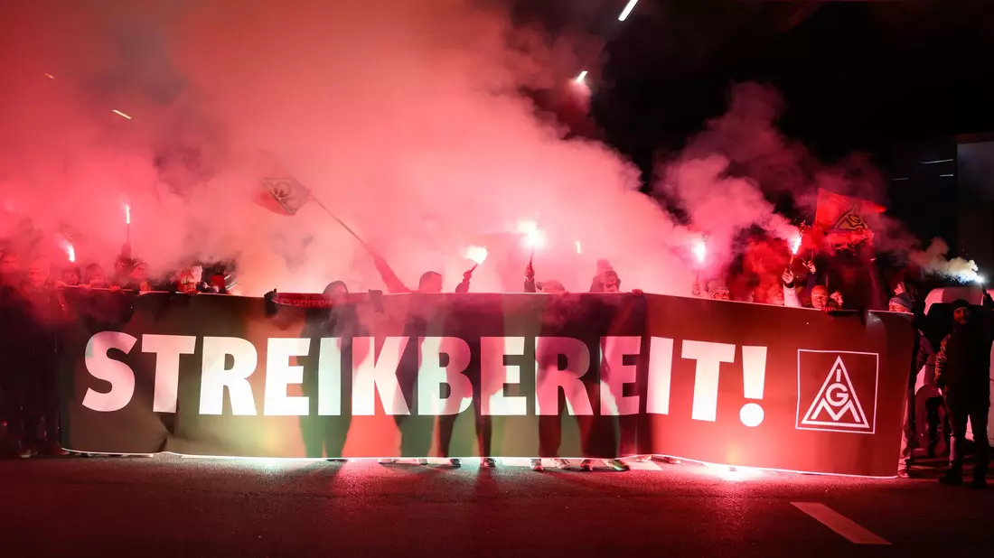 Beginnen soll der Ausstand um 9.30 Uhr in Zwickau. (Archivbild) - Bild: Hendrik Schmidt/dpa
