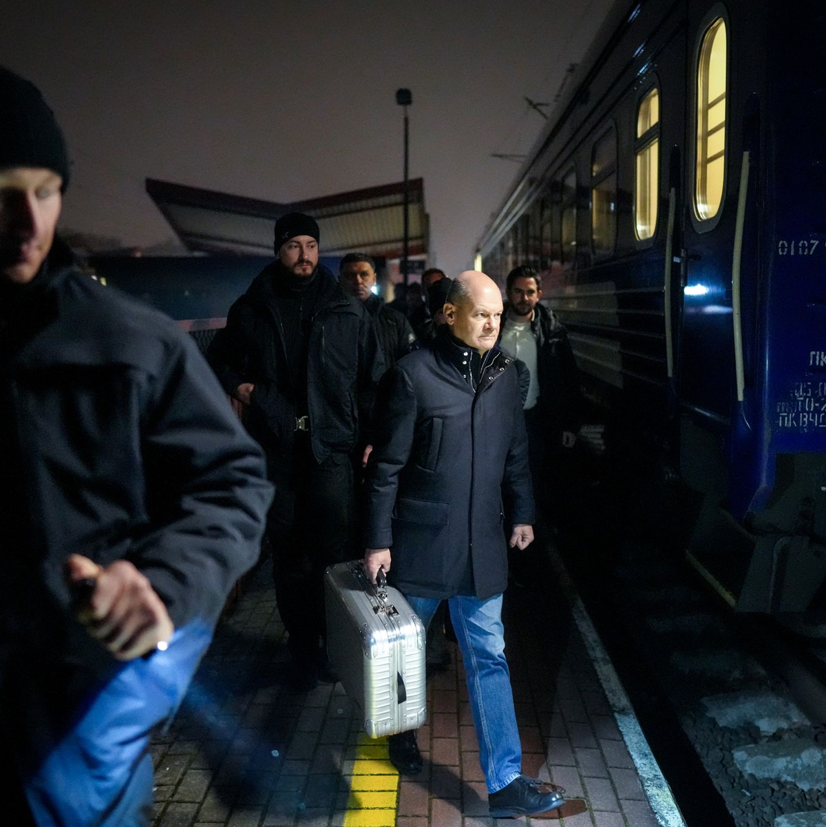 Der Kanzler reiste mit dem Zug von Polen nach Kiew. - Foto: Kay Nietfeld/dpa