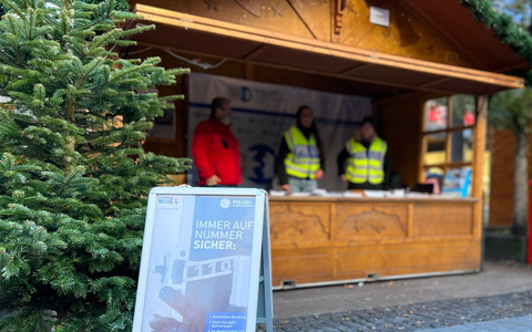 POL-DU: Stadtmitte: Kriminalprävention zum Greifen nah - Beratung auf dem Weihnachtsmarkt - Foto: presseportal.de