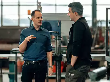 Digitalisierung, die sich lohnt: Adrian und Oliver Bauer von der ProjektBauer GmbH verraten 5 Bereiche, in denen traditionelle Handwerker dringend nachbessern müssen - Foto: presseportal.de