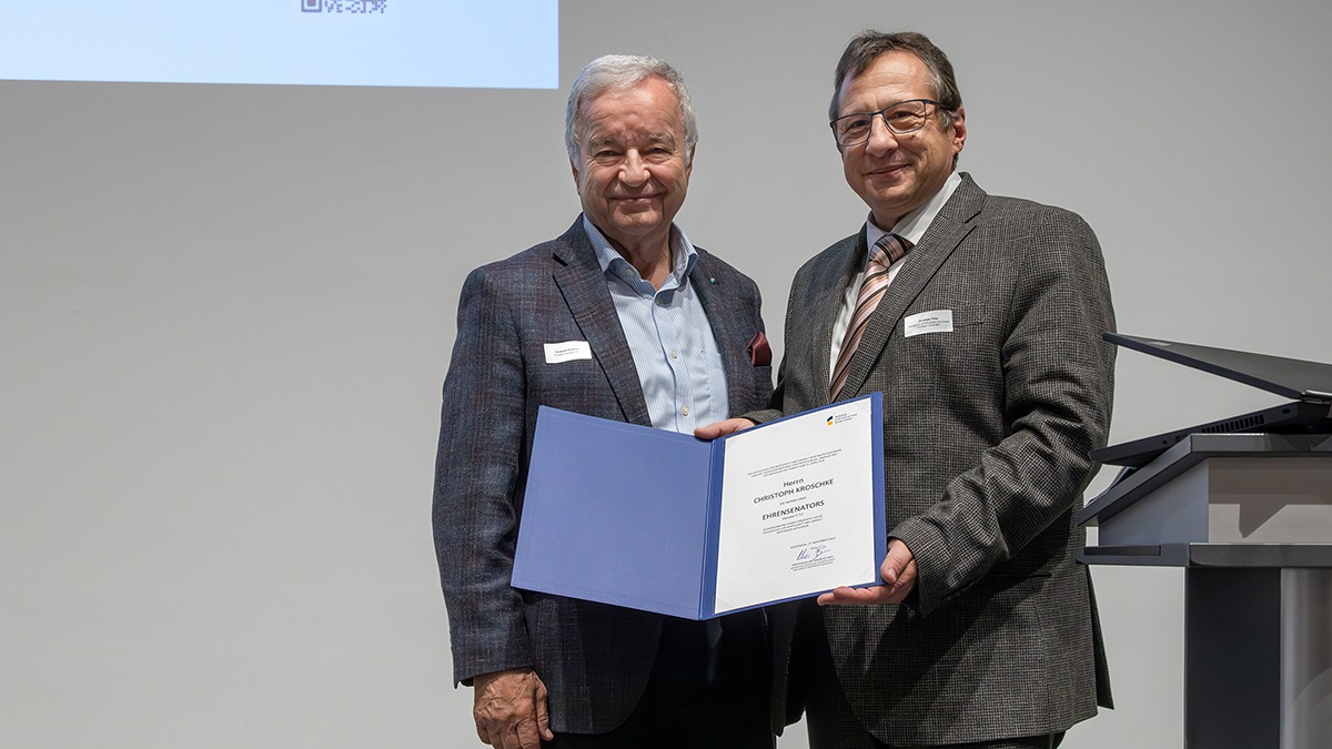 Christoph Kroschke als Ehrensenator der HfWU ausgezeichnet / Würdigung seines Engagements für Bildung und Stiftungskultur - Foto: presseportal.de