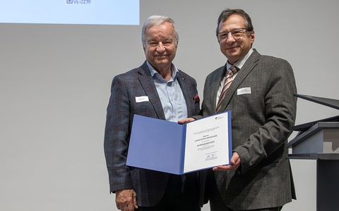 Christoph Kroschke als Ehrensenator der HfWU ausgezeichnet / WĂŒrdigung seines Engagements fĂŒr Bildung und Stiftungskultur - Foto: presseportal.de Christoph Kroschke als Ehrensenator der HfWU ausgezeichnet / WĂŒrdigung seines Engagements fĂŒr Bildung und Stiftungskultur - Foto: presseportal.de