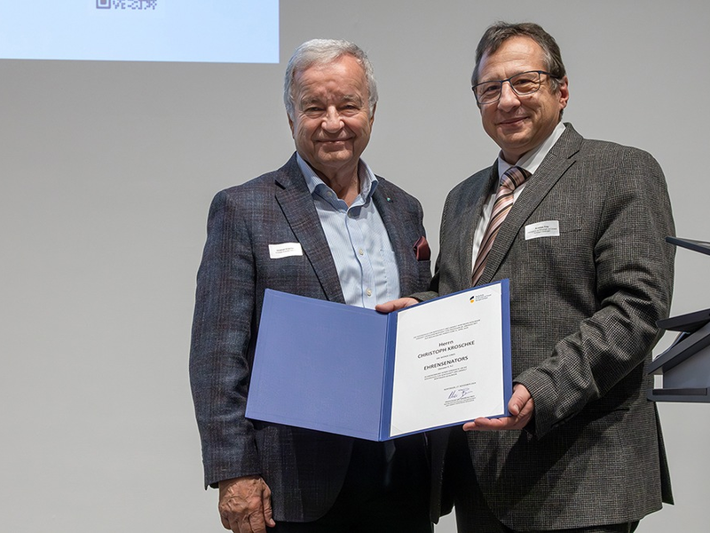 Christoph Kroschke als Ehrensenator der HfWU ausgezeichnet / Würdigung seines Engagements für Bildung und Stiftungskultur - Foto: presseportal.de