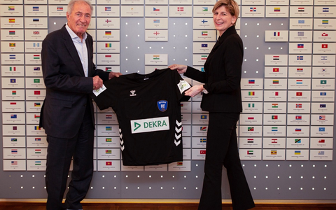 DEKRA ist Offizieller Schiedsrichter-Partner bei den kommenden Handball-Weltmeisterschaften- Frauen- und Männerturniere bis mindestens 2027 - Foto: presseportal.de DEKRA ist Offizieller Schiedsrichter-Partner bei den kommenden Handball-Weltmeisterschaften- Frauen- und Männerturniere bis mindestens 2027 - Foto: presseportal.de