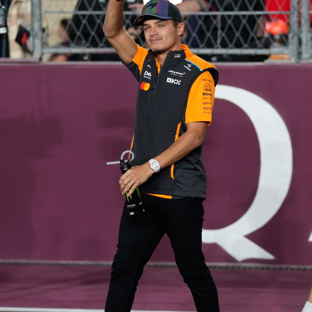 Lando Norris musste in Katar die nächste Enttäuschung verkraften. - Foto: Altaf Qadri/AP/dpa