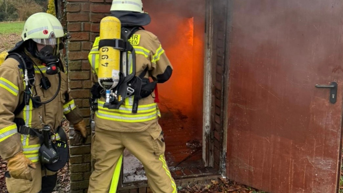 FW-OLL: Gebäudebrand - Räucherofen brennt im Gebäude - Feuerwehr kann eine Ausbreitung schnell verhindern - Foto: presseportal.de