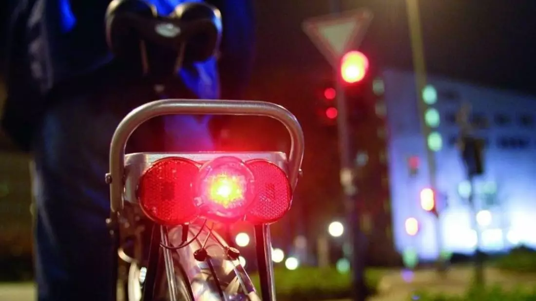 POL-PDLD: Schulwegüberwachung der Polizei Landau - Schwerpunktkontrolle Verkehrssicherheit Fahrräder / Beleuchtung - Bild: presseportal.de