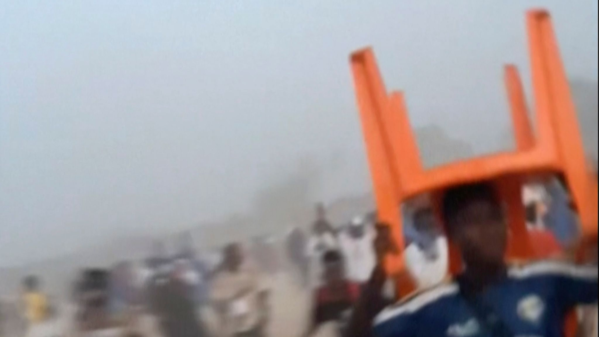 Bei einer Massenpanik in einem Fußballstadion in Guinea kamen 56 Menschen ums Leben. - Foto: Uncredited/Nimba Sports Zaly/AP/dpa