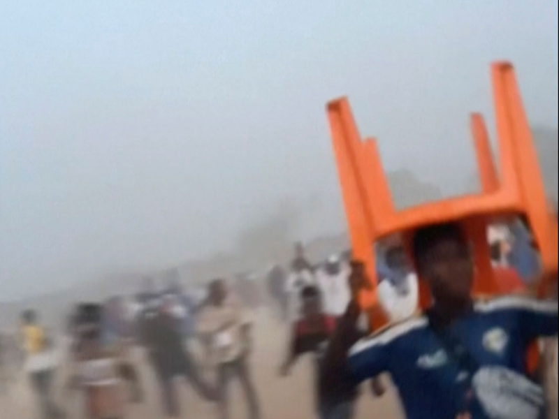 Bei einer Massenpanik in einem Fußballstadion in Guinea kamen 56 Menschen ums Leben. - Foto: Uncredited/Nimba Sports Zaly/AP/dpa