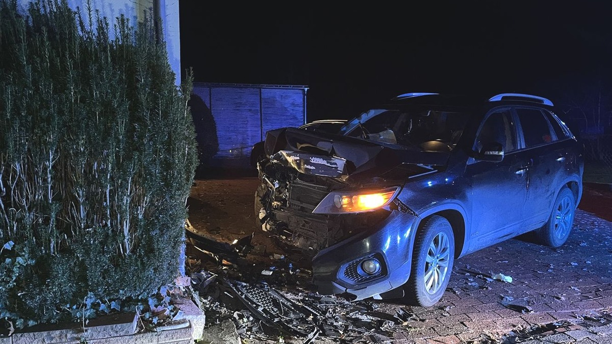 POL-MI: Alkoholisierter Autofahrer kracht in Hauswand - Foto: presseportal.de