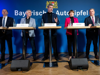 Nach dem Bayerischen Autogipfel präsentiert Markus Söder (M) die Ergebnisse. - Foto: Sven Hoppe/dpa