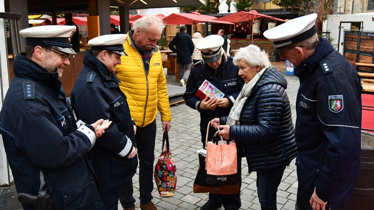 POL-PB: Tipps zum Schutz vor Taschendieben: Polizei ist auf dem Weihnachtsmarkt unterwegs - Foto: presseportal.de