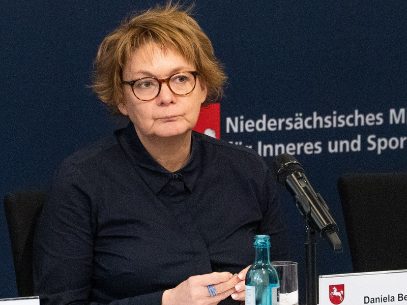 Innenministerin Behrens kündigt mehr Polizeipräsenz beim umstrittenen Nikolausbrauch auf Borkum an. (Archivbild)  - Foto: Alicia Windzio/dpa