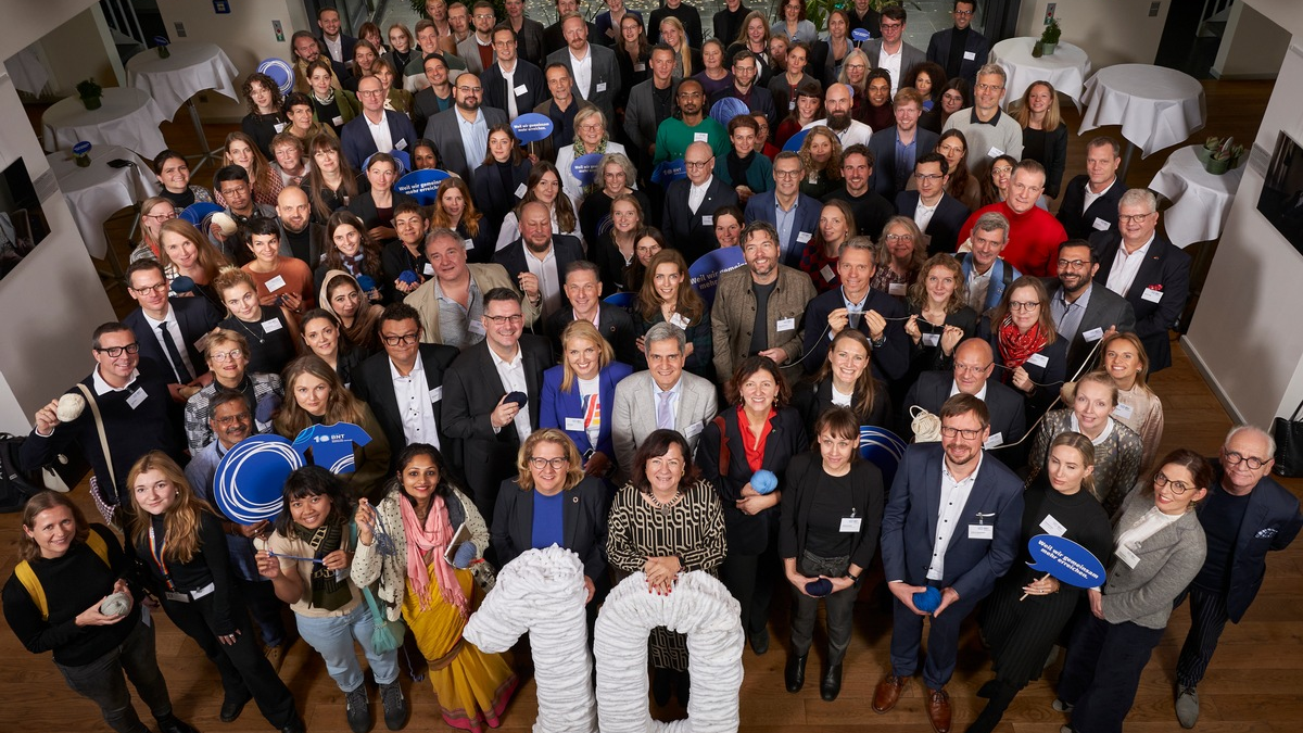 10 Jahre Textilbündnis - Gemeinsames Engagement für nachhaltige und gerechte Lieferketten - Foto: presseportal.de