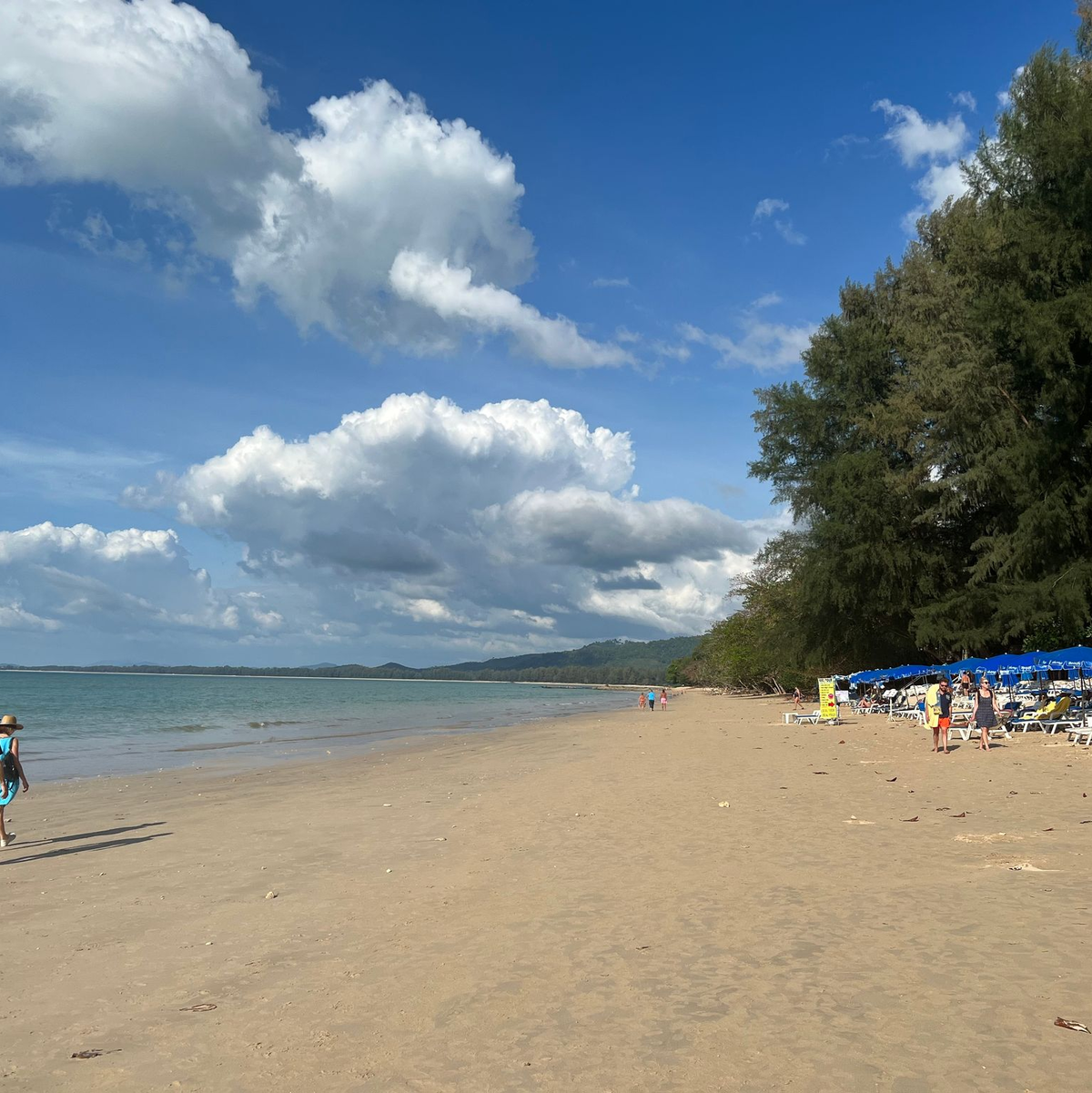 Die Region Khao Lak ist für schöne Sandstrände bekannt und gerade bei deutschen Touristen beliebt. (Archivbild) - Foto: Carola Frentzen/dpa