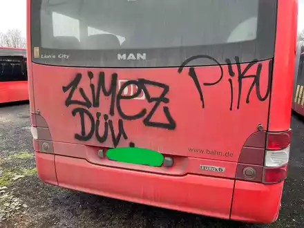 POL-PDMT: Hahnstätten. Unbekannte besprühen mehrere Busse - Foto: presseportal.de