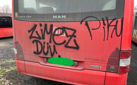 POL-PDMT: Hahnstätten. Unbekannte besprühen mehrere Busse - Foto: presseportal.de