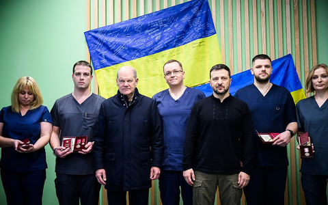 Olaf Scholz und Wolodymyr Selenskyj in einem Krankenhaus in Kiew am 02.12.2024 - Foto: Güngör, Marvin Ibo/BPA,  Text: über dts Nachrichtenagentur