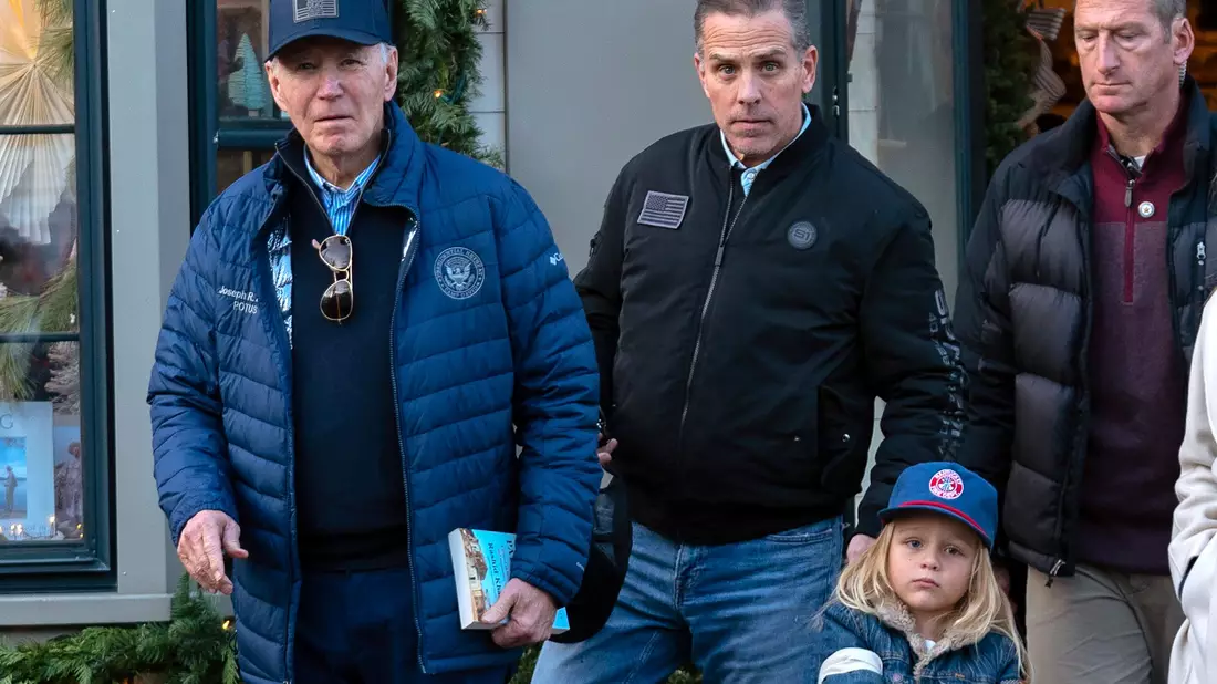 Der scheidende US-Präsident Biden hat entgegen vorheriger Aussagen seinen Sohn Hunter nun doch begnadigt. - Bild: Jose Luis Magana/AP/dpa