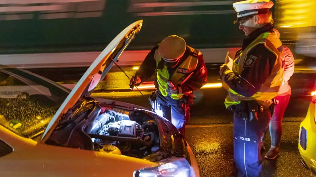 POL-ME: Polizei kontrolliert zahlreiche Fahrzeuge bei Tunertreffen - Kreis Mettmann - 2412007 - Bild: presseportal.de