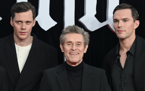 Bill Skarsgård, Willem Dafoe und Nicholas Hoult kamen zur Weltpremiere nach Berlin. - Foto: Jens Kalaene/dpa