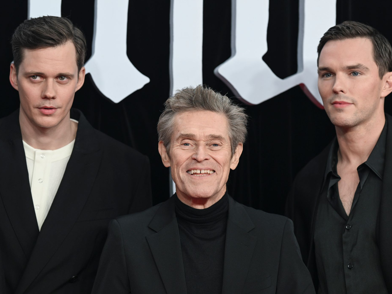 Bill Skarsgård, Willem Dafoe und Nicholas Hoult kamen zur Weltpremiere nach Berlin. - Foto: Jens Kalaene/dpa