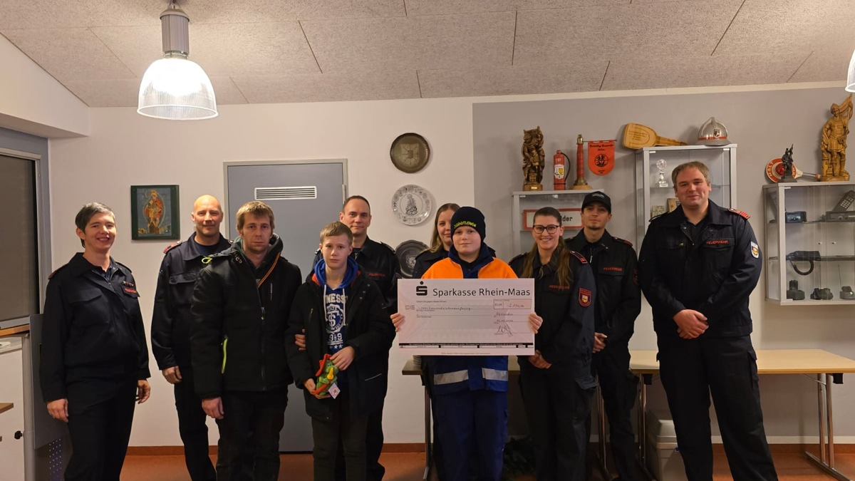 FW Kranenburg: Große Solidarität/Kranenburger Jugendfeuerwehr sammelt 2150 Euro für kranken Jan Luca - Foto: presseportal.de