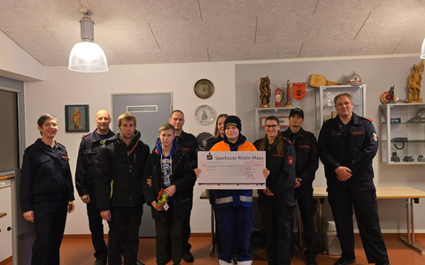FW Kranenburg: Große Solidarität/Kranenburger Jugendfeuerwehr sammelt 2150 Euro für kranken Jan Luca - Foto: presseportal.de