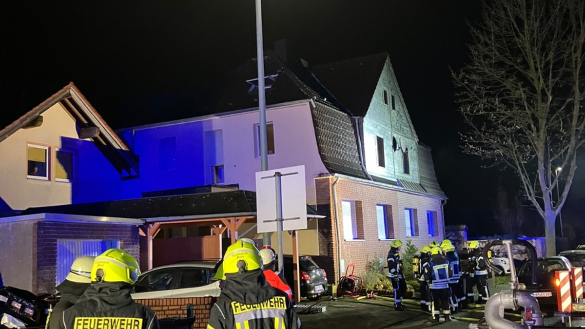 FW-WAF: Bewohner vom Rauch überrascht - Drei Personen konnten sich in Sicherheit bringen - Foto: presseportal.de