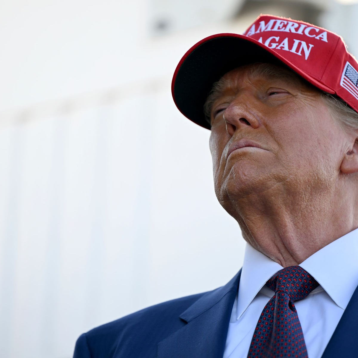 Trump setzt der Hamas ein Ultimatum.  - Foto: Brandon Bell/Getty Images North America Pool via AP/dpa