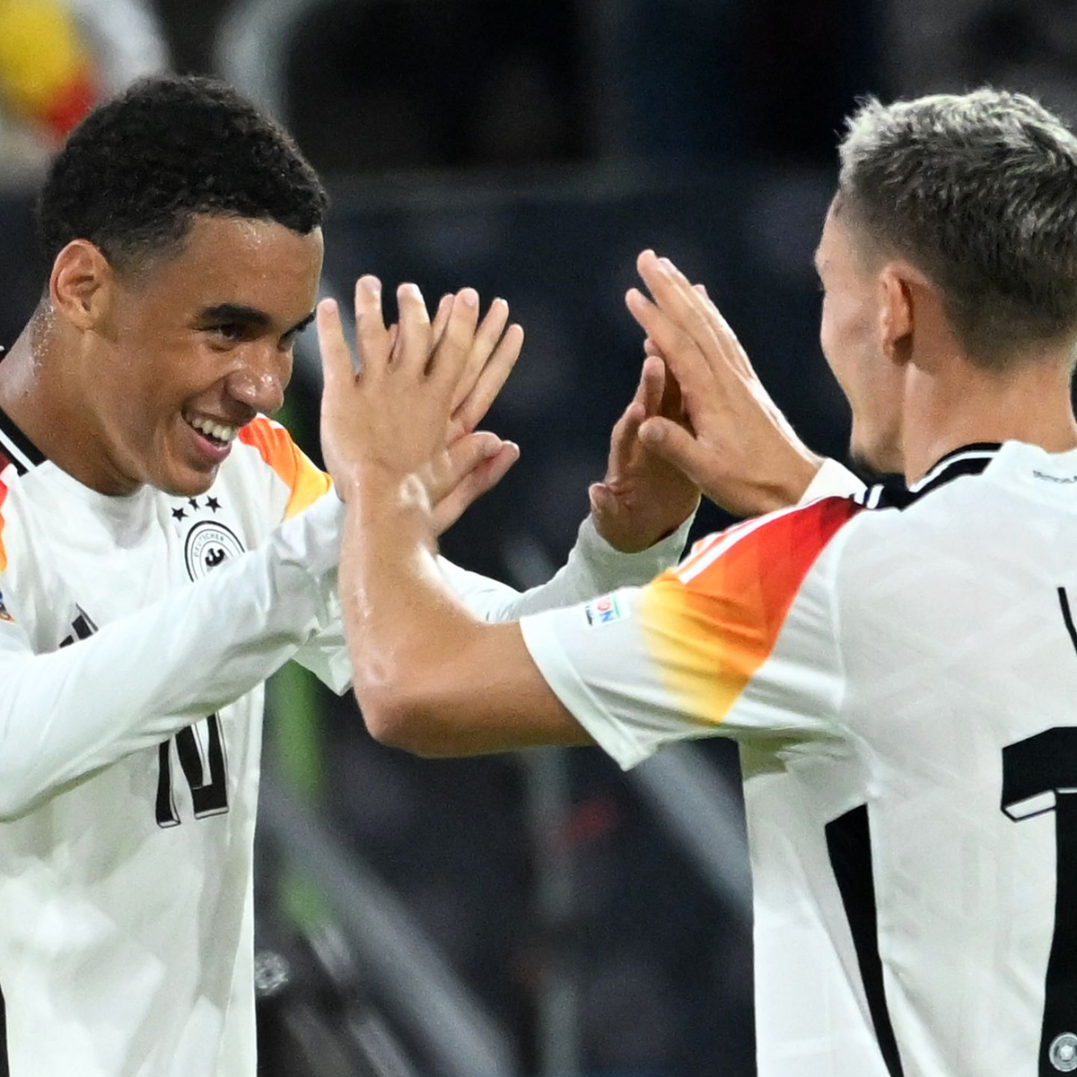 Teamkollegen im Nationalteam, Gegner im Pokal: Jamal Musiala (l) und Florian Wirtz. - Foto: Fabian Strauch/dpa