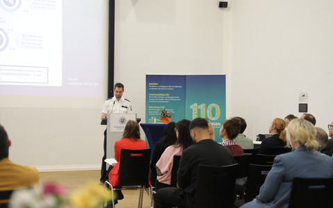 POL-OF: Polizei zieht mit seinen Netzwerkpartnern an einem Strang und setzt ein Zeichen gegen Gewalt an Frauen - Foto: presseportal.de POL-OF: Polizei zieht mit seinen Netzwerkpartnern an einem Strang und setzt ein Zeichen gegen Gewalt an Frauen - Foto: presseportal.de