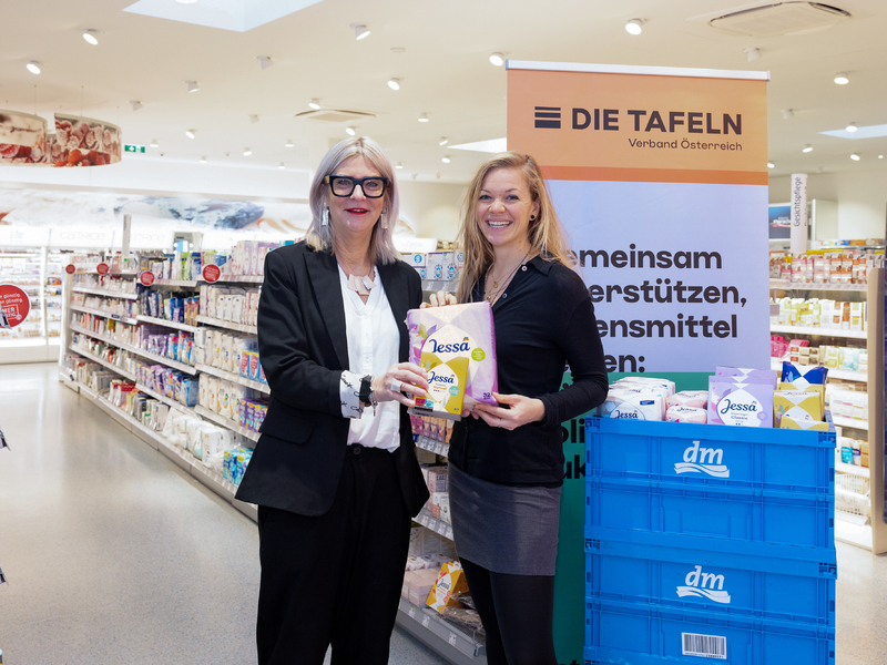 dm: Giving-Friday-Übergabe an DIE TAFELN - Foto: dm/D. Bointner Fotografie über pressetext.de