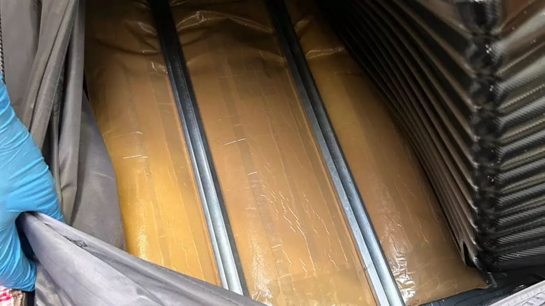 HZA-LA: Mit 12 Kilogramm Heroin im Zug auf Reisen Zoll zieht Heroin mit Straßenverkaufswert von über 600.000 Euro aus dem Verkehr - Bild: presseportal.de