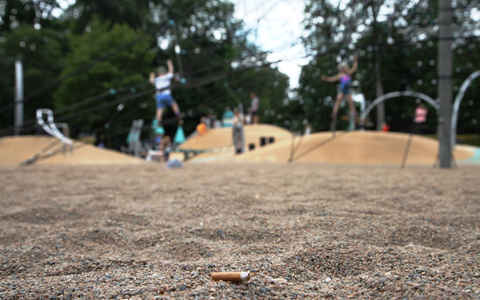 Die Gesundheitsministerinnen und -minister der EU-Staaten könnten empfehlen, Rauchen auf Spielplätzen deutlich einzuschränken. (Archivbild)  - Foto: Steffen Trumpf/dpa