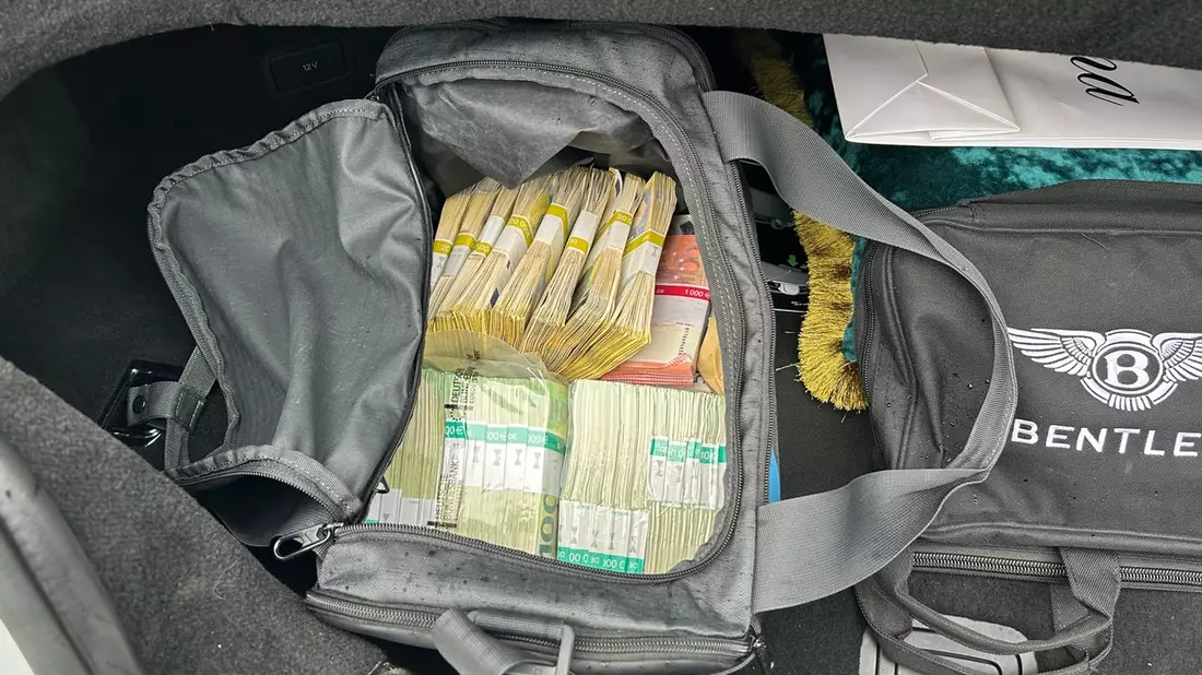HZA-GI: Vier Festnahmen bei Durchsuchungsmaßnahmen wegen des Verdachts der Schwarzarbeit in Hessen - Bild: presseportal.de
