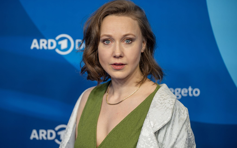 Schauspielerin Katharina Leonore Goebel zieht jetzt mit ihrem Partner zusammen. - Foto: Monika Skolimowska/dpa