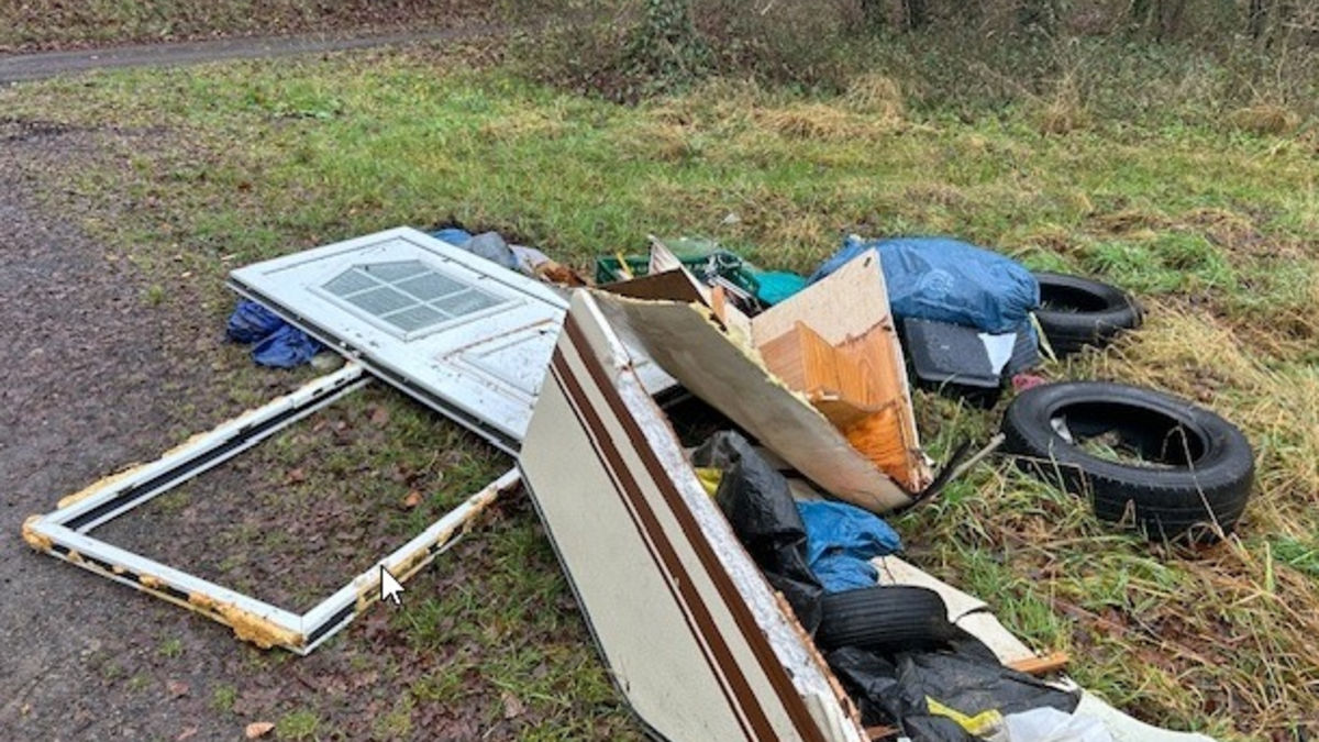 POL-PDMY: Illegale Müllentsorgung - Zeugen gesucht - Foto: presseportal.de