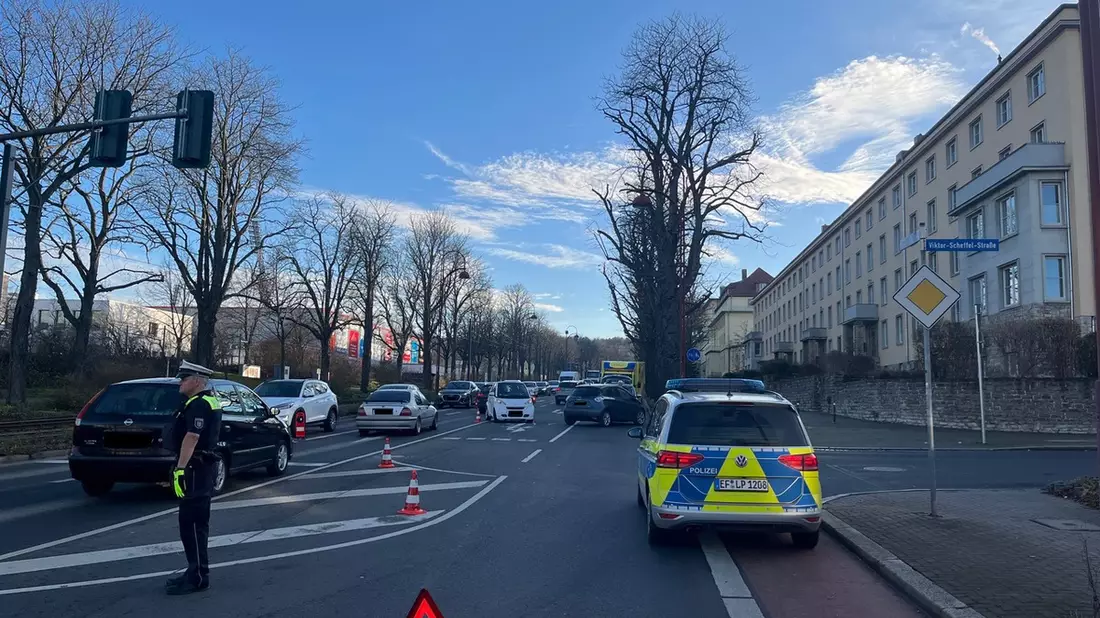 LPI-EF: Zusammenstoß in der Arnstädter Straße - Bild: presseportal.de