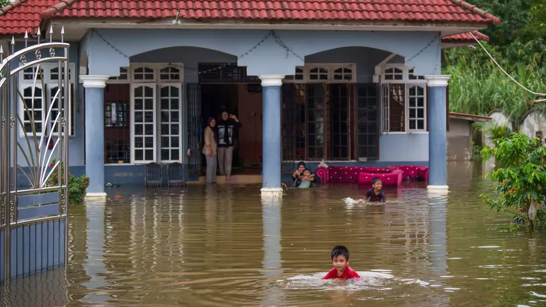 Die Schäden sind vielerorts gewaltig. - Bild: Vincent Thian/AP/dpa