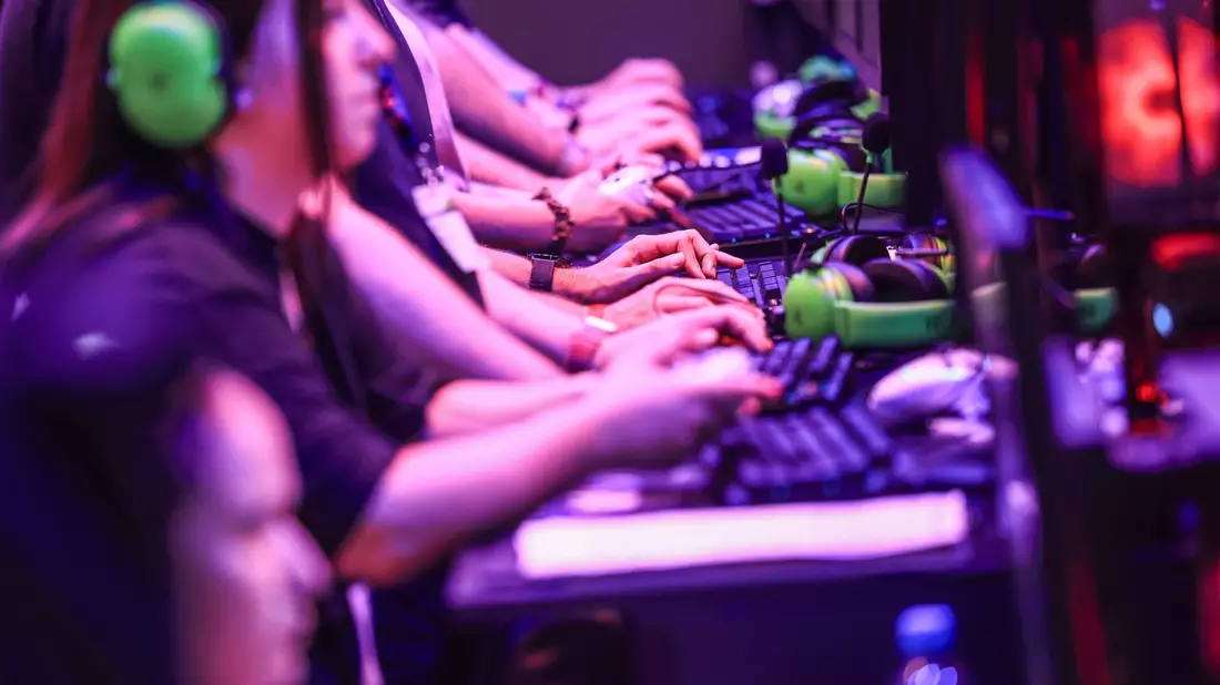 Neue Spiele testen wie hier bei der Gamescom 2024 - das ist auch bei der diesjährigen Gaming-Messe möglich. (Archivbild) - Bild: Oliver Berg/dpa