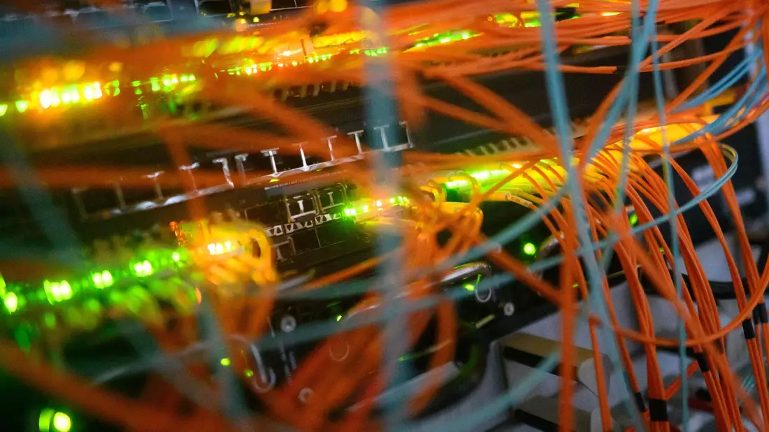 Die Plattform «Crimenetwork» galt laut BKA als größter deutschsprachiger Online-Marktplatz für illegale Waren und Dienstleistungen. (Symbolbild) - Bild: Julian Stratenschulte/dpa