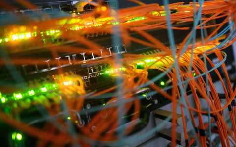 Die Plattform «Crimenetwork» galt laut BKA als größter deutschsprachiger Online-Marktplatz für illegale Waren und Dienstleistungen. (Symbolbild) - Foto: Julian Stratenschulte/dpa