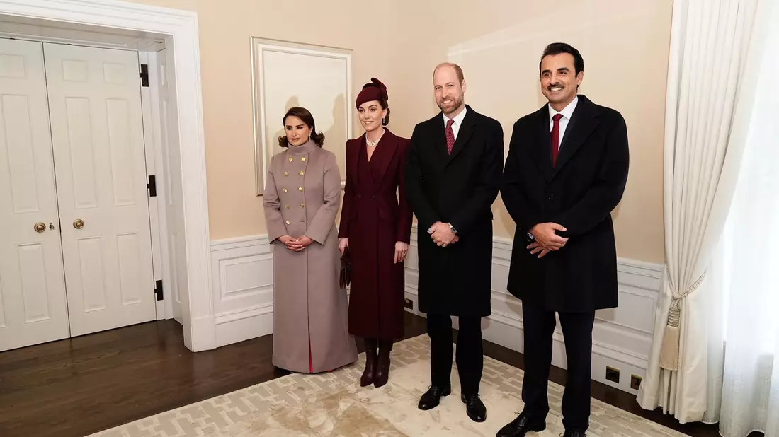 Prinz William (2.v.r.) und seine Ehefrau Prinzessin Kate (2.v.l.) begrüßten das Herrscherpaar in ihrer Londoner Residenz. - Bild: Aaron Chown/Pool PA/AP/dpa