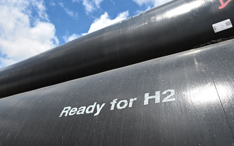 Baustelle für eine neue Pipeline. Laut der EU-Kommission sind die Bemühungen um den Ausbau von klimaneutralen Technologien entscheidend, um die Wettbewerbsfähigkeit der europäischen Industrie sicherzustellen. - Foto: Bernd Weißbrod/dpa