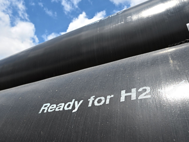 Baustelle für eine neue Pipeline. Laut der EU-Kommission sind die Bemühungen um den Ausbau von klimaneutralen Technologien entscheidend, um die Wettbewerbsfähigkeit der europäischen Industrie sicherzustellen. - Foto: Bernd Weißbrod/dpa