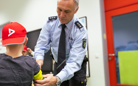 POL-RE: Kreis Recklinghausen/ Bottrop: Dunkle Jahreszeit erfordert besondere Vorsicht im Straßenverkehr - Polizei besucht Grundschulen - Foto: presseportal.de