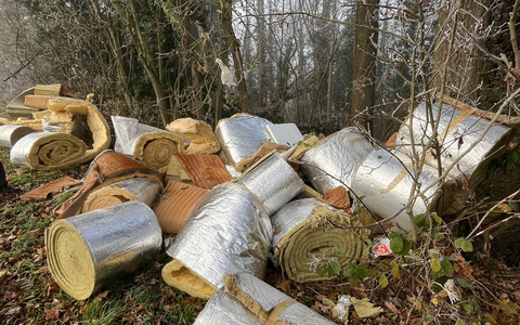POL-LB: Besigheim: 25 Rollen Mineralfaser-Wärmedämmfilz unerlaubt entsorgt - Foto: presseportal.de