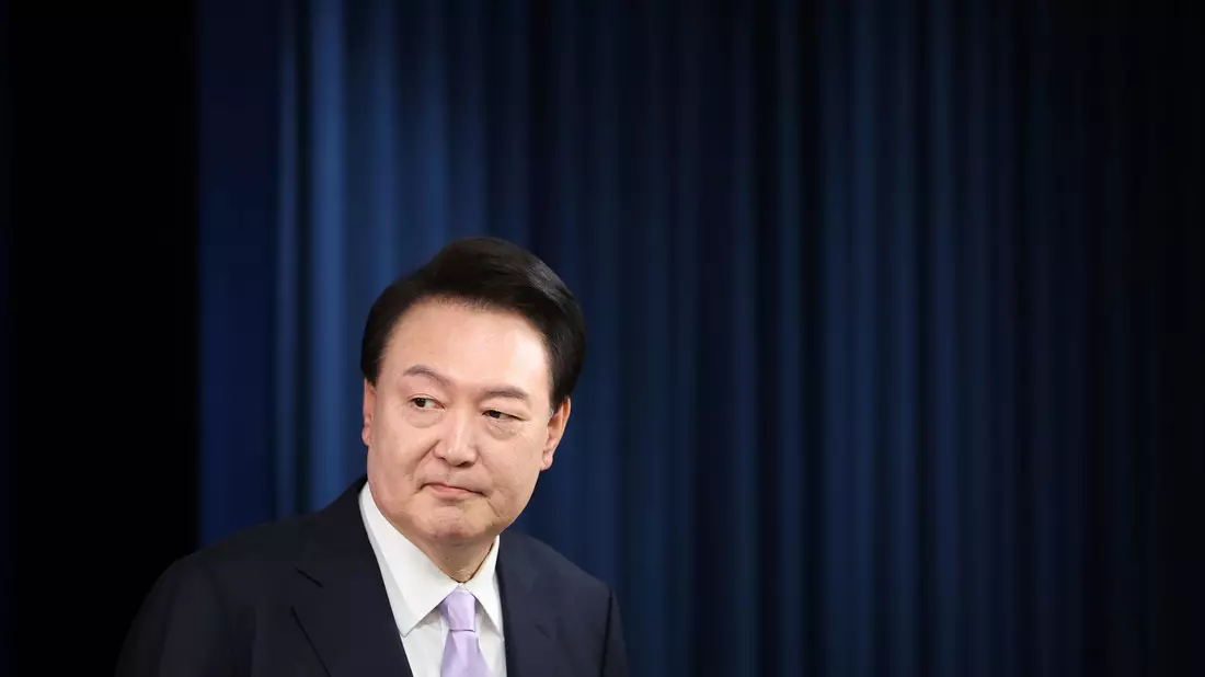 Südkoreas Präsident Yoon Suk Yeol hat in seinem Heimatland das Kriegsrecht verhängt. - Bild: KIM HONG-JI/Pool Reuters/AP/dpa